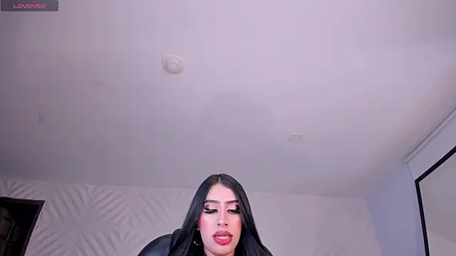 LeahLombardi  online show from 12/23/25, 03:50