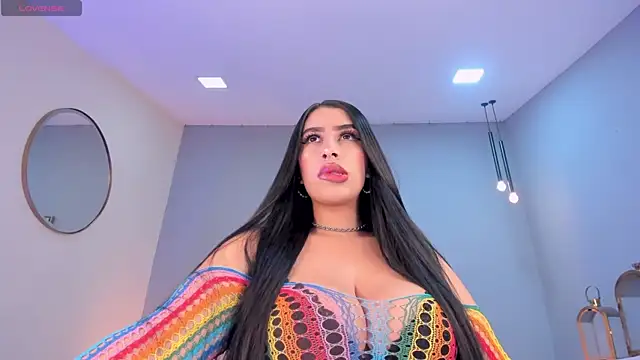 LeahLombardi  online show from 12/05/25, 03:16