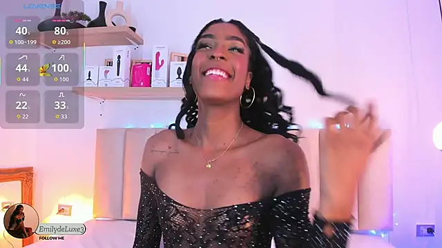 Snapshot of Emely_Deluxe chatting on 11/26/25, 11:43 Emely Deluxe online show from 11/26/25, 11:43