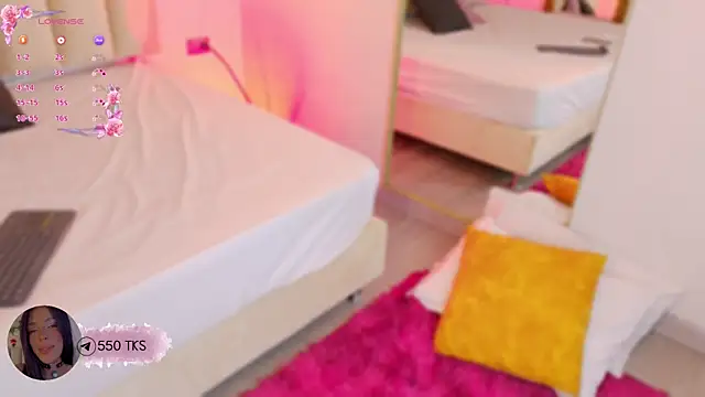 Emely Deluxe online show from 04/07/26, 10:17