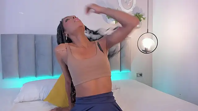 Snapshot of Emely_Deluxe chatting on 12/19/25, 11:34 Emely Deluxe online show from 12/19/25, 11:34