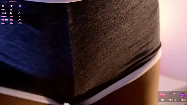 Snapshot of Emely_Deluxe chatting on 02/15/26, 11:42 Emely Deluxe online show from 02/15/26, 11:42