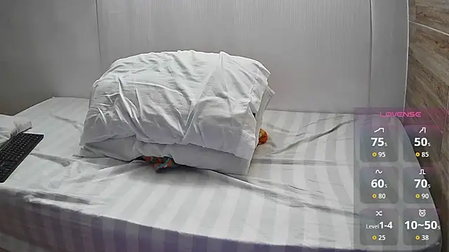 Snapshot of angelicious_ chatting on 07/01/26, 12:05 angelicious online show from 07/01/26, 12:05