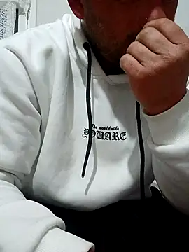 Snapshot of Makis09 chatting on 03/25/26, 12:00 Makis09 online show from 03/25/26, 12:00