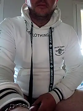 Snapshot of Makis09 chatting on 03/12/26, 05:24 Makis09 online show from 03/12/26, 05:24