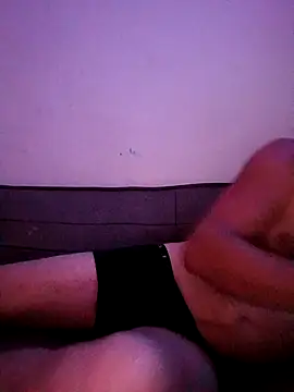 Snapshot of Makis09 chatting on 10/12/25, 05:36 Makis09 online show from 10/12/25, 05:36