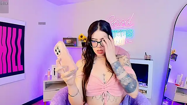 Alice Vixen online show from 05/02/26, 12:32