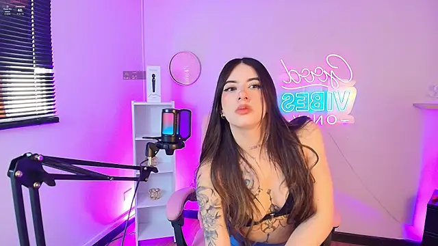 Alice Vixen online show from 11/10/25, 12:32