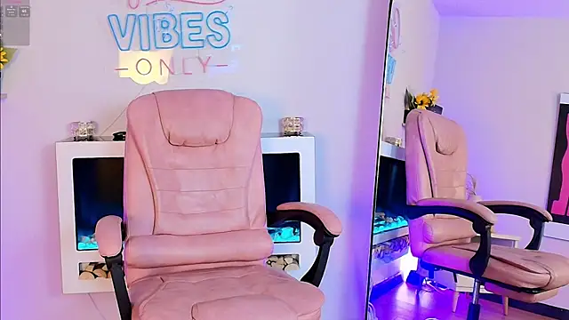 Alice Vixen online show from 04/08/26, 12:06