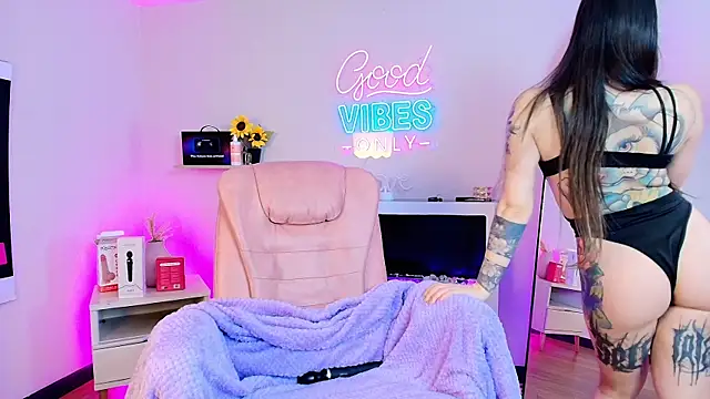 Alice Vixen online show from 04/21/26, 12:12