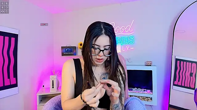 Alice Vixen online show from 04/25/26, 12:19