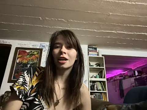 Snapshot of the_holy_t chatting on 11/18/25, 06:33 the holy t online show from 11/18/25, 06:33