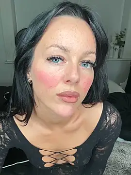 Snapshot of juicylucie chatting on 10/11/25, 11:50 juicylucie online show from 10/11/25, 11:50