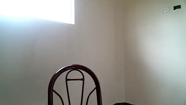 Snapshot of Monserrat_Sweet chatting on 10/23/25, 04:05 Monserrat Sweet online show from 10/23/25, 04:05