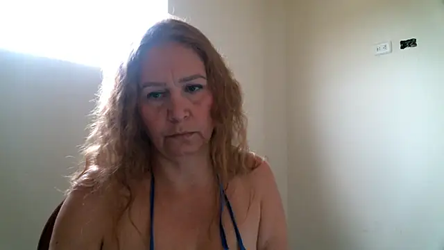 Snapshot of Monserrat_Sweet chatting on 10/06/25, 07:03 Monserrat Sweet online show from 10/06/25, 07:03