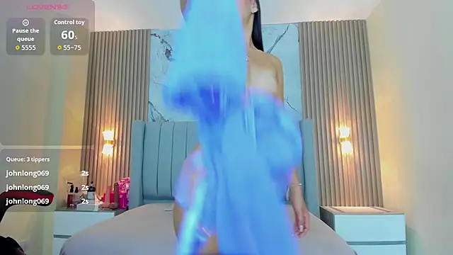 AURORAMARTIN2 online show from 12/04/25, 07:46