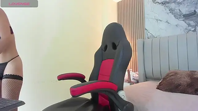 AURORAMARTIN2 online show from 11/13/25, 07:40