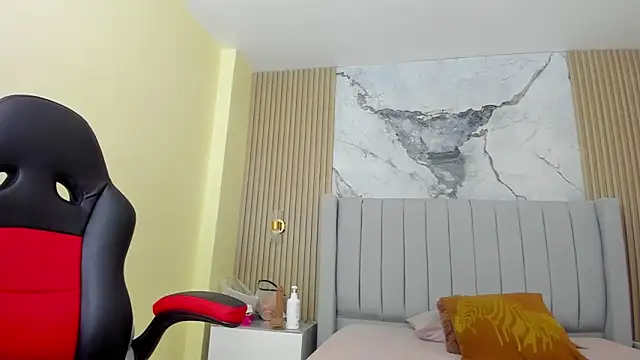 AURORAMARTIN2 online show from 10/22/25, 07:35