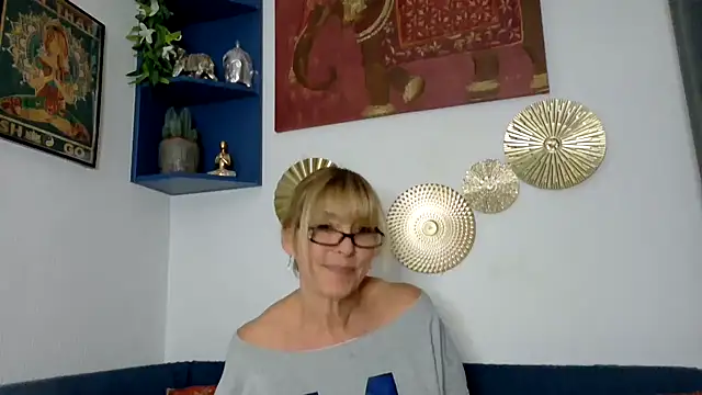 ClassyNAWTYBritMILF online show from 01/13/26, 09:41