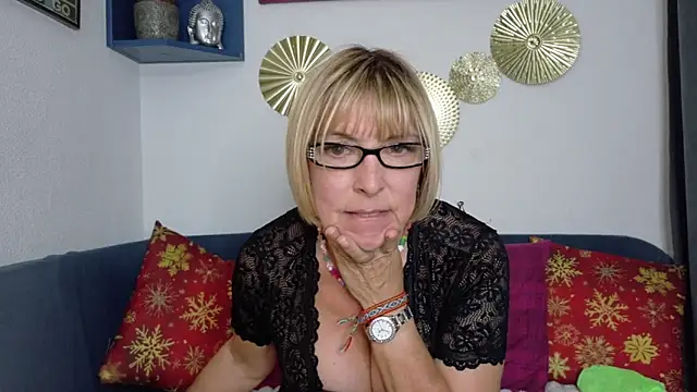 ClassyNAWTYBritMILF online show from 04/01/26, 10:39