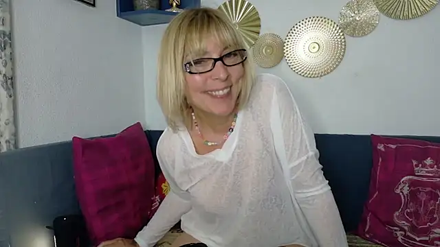 ClassyNAWTYBritMILF online show from 03/01/26, 10:32