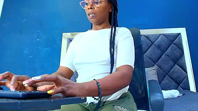 Snapshot of ebony__jheim chatting on 10/21/25, 11:53 ebony jheim online show from 10/21/25, 11:53