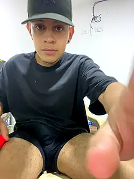 dominant boy77 online show from 11/08/25, 03:43