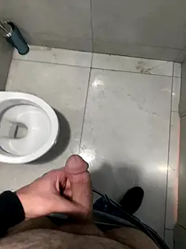 Snapshot of Salih0634 chatting on 10/27/25, 10:22 Salih0634 online show from 10/27/25, 10:22