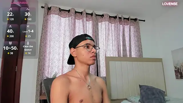 Snapshot of tristan_gold chatting on 09/18/25, 03:26 tristan gold online show from 09/18/25, 03:26