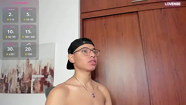 Snapshot of tristan_gold chatting on 09/16/25, 10:49 tristan gold online show from 09/16/25, 10:49