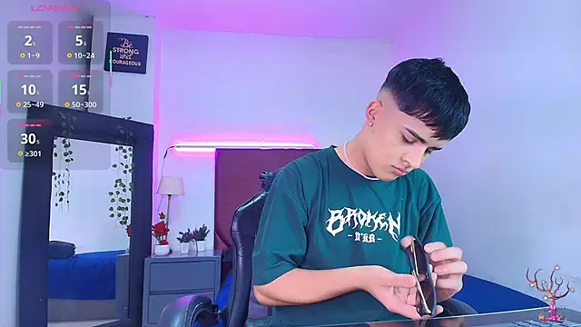 Lucass love online show from 10/22/25, 04:28