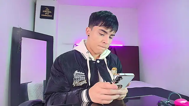 Lucass love online show from 10/11/25, 01:12