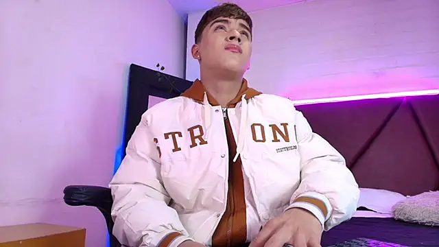 Lucass love online show from 02/11/26, 01:00