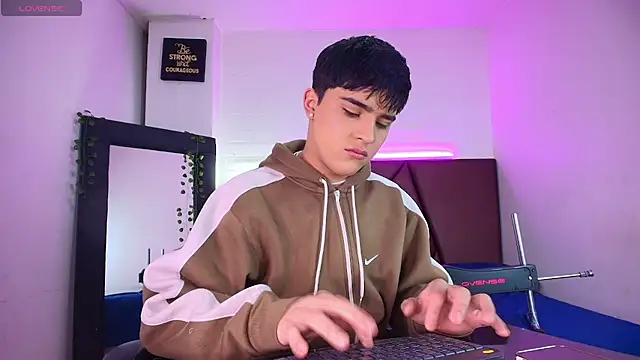 Lucass love online show from 09/28/25, 01:51