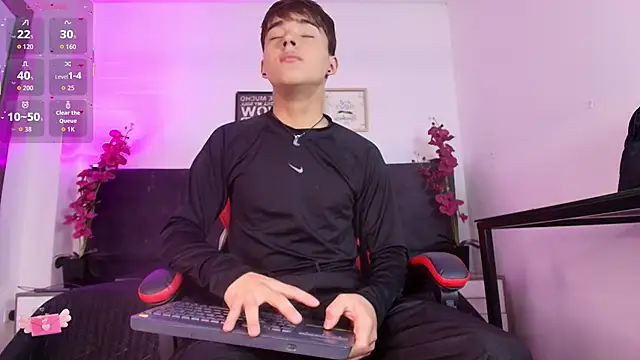 Lucass love online show from 03/03/26, 03:57