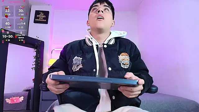 Lucass love online show from 11/17/25, 01:04