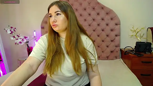 Snapshot of _Agata_ chatting on 05/10/26, 06:17 Agata online show from 05/10/26, 06:17