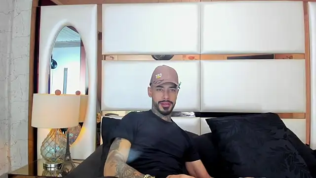 VinzenzRizzo online show from 10/22/25, 04:28