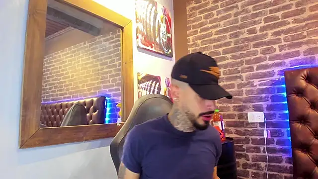 VinzenzRizzo online show from 11/04/25, 03:54