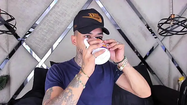 VinzenzRizzo online show from 11/08/25, 03:54