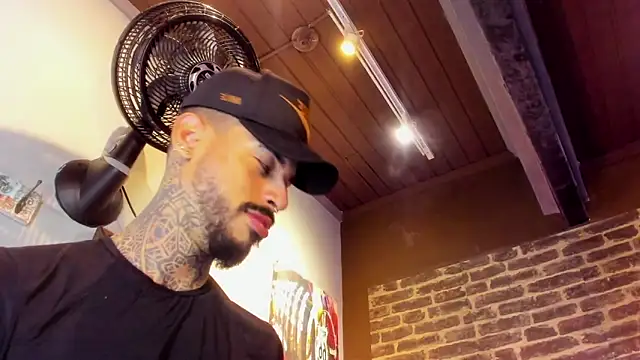 VinzenzRizzo online show from 10/31/25, 04:31