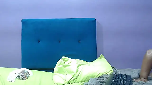 NaughtyChubbyZoe online show from 11/11/25, 08:14