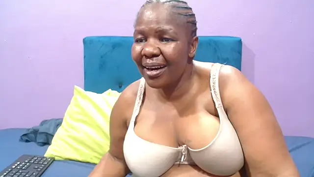 NaughtyChubbyZoe online show from 09/26/25, 12:23