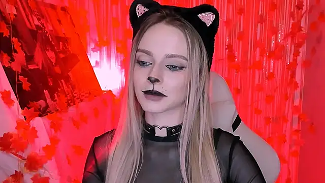 JuliaBrewwer online show from 10/31/25, 01:41