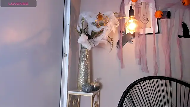 Snapshot of dulce_fiore07 chatting on 10/31/25, 12:46 dulce fiore07 online show from 10/31/25, 12:46