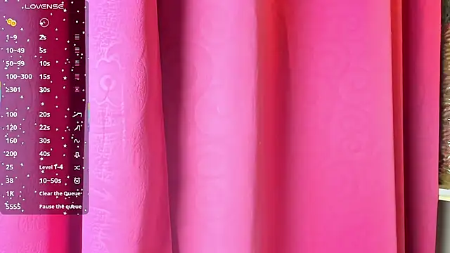 Snapshot of dulce_fiore07 chatting on 11/14/25, 12:42 dulce fiore07 online show from 11/14/25, 12:42