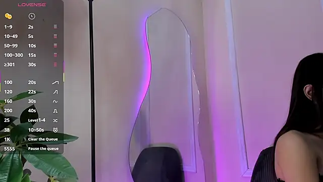 Snapshot of dulce_fiore07 chatting on 12/17/25, 12:43 dulce fiore07 online show from 12/17/25, 12:43