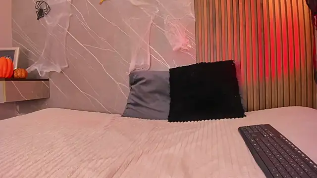 Snapshot of dulce_fiore07 chatting on 10/30/25, 12:47 dulce fiore07 online show from 10/30/25, 12:47