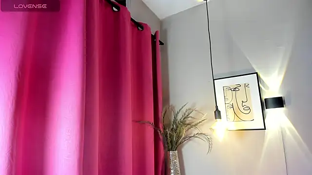 Snapshot of dulce_fiore07 chatting on 11/20/25, 01:12 dulce fiore07 online show from 11/20/25, 01:12