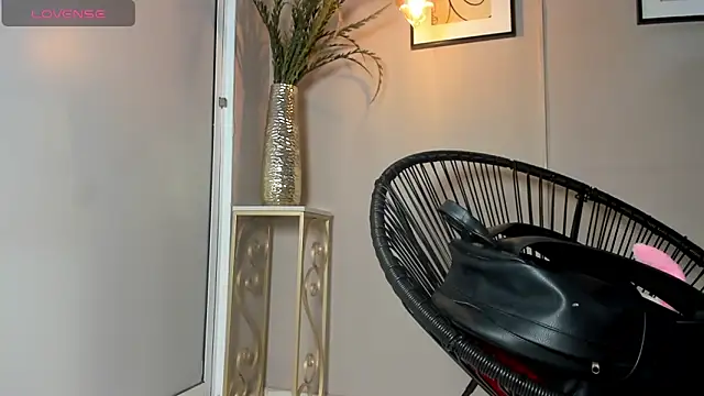 Snapshot of dulce_fiore07 chatting on 11/05/25, 12:41 dulce fiore07 online show from 11/05/25, 12:41